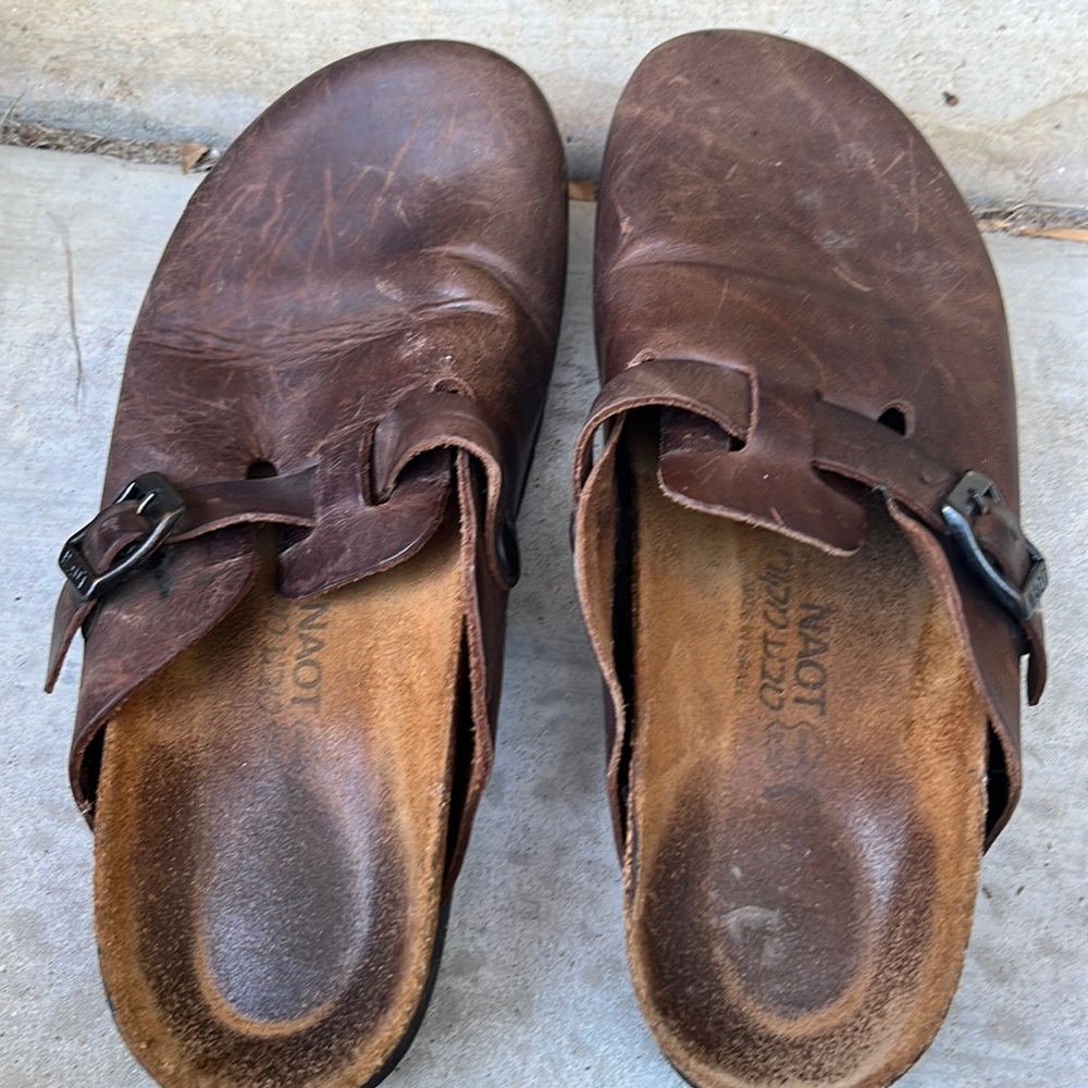 Comfy leather clogs